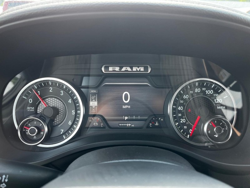 Ram 1500 Vehicle Full-screen Gallery Image 13