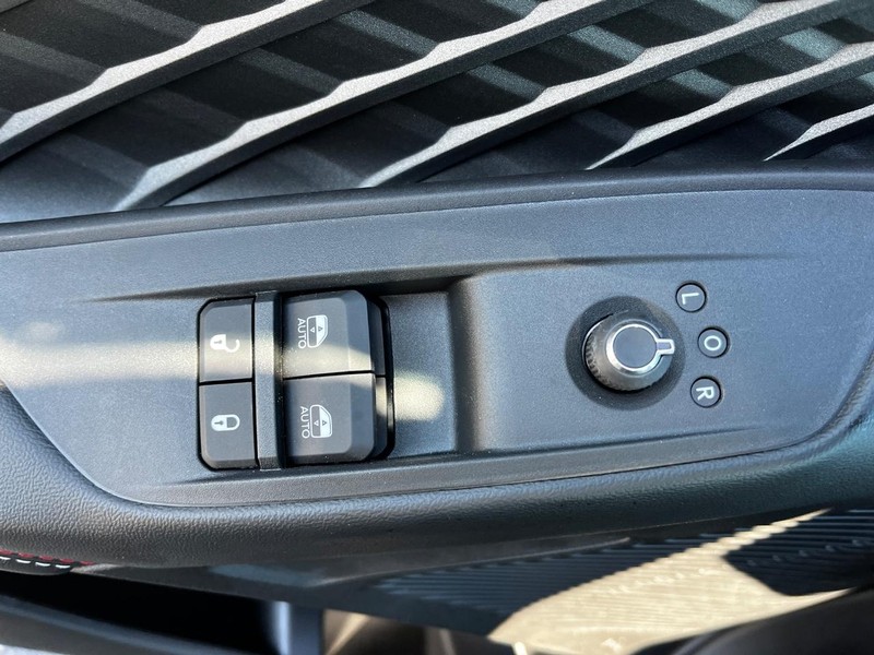 Dodge Charger Daytona Vehicle Full-screen Gallery Image 03