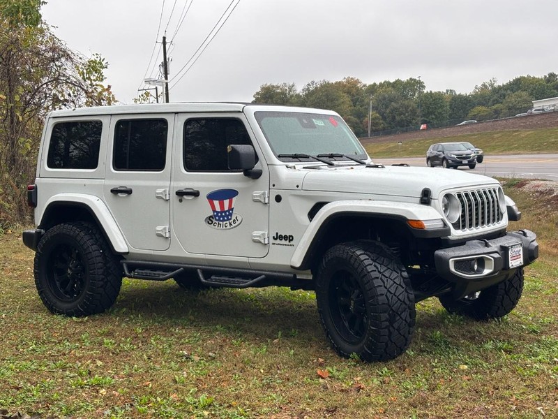 Jeep Wrangler Vehicle Full-screen Gallery Image 02