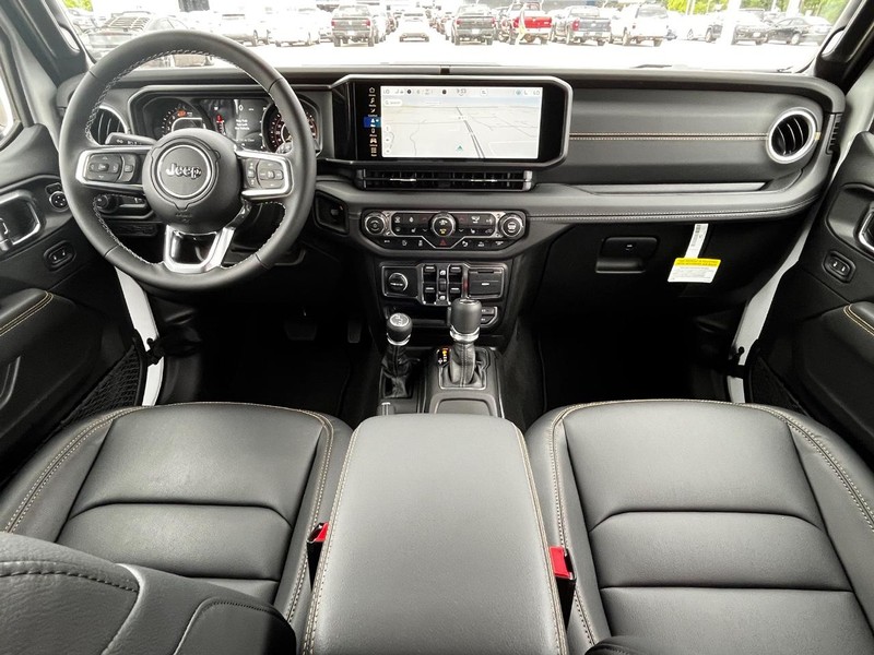 Jeep Wrangler Vehicle Full-screen Gallery Image 06