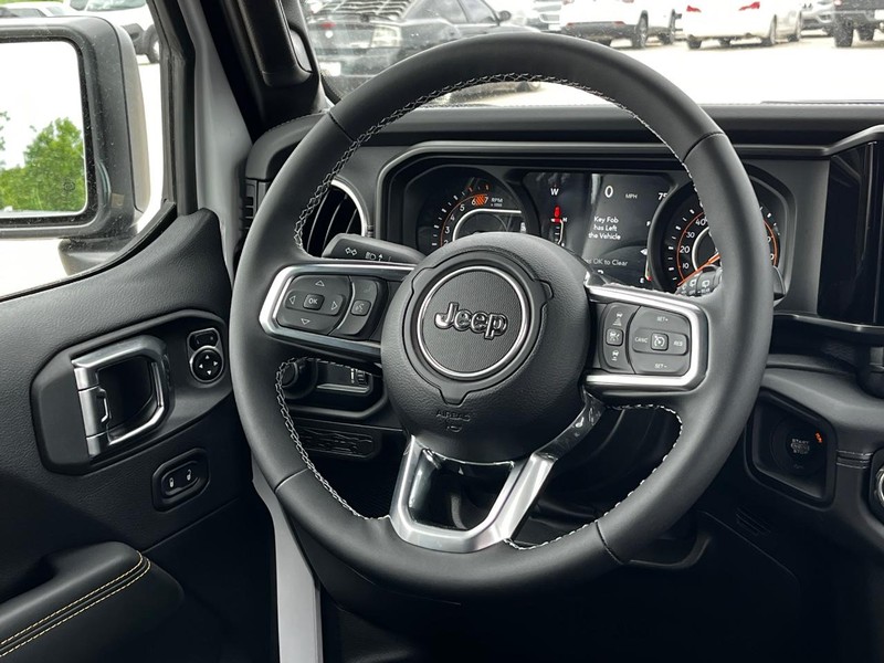 Jeep Wrangler Vehicle Full-screen Gallery Image 07