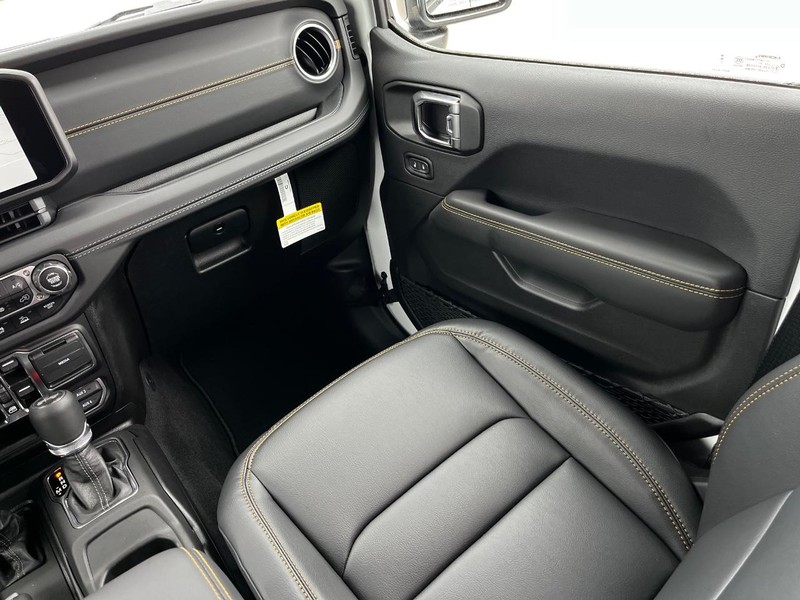 Jeep Wrangler Vehicle Full-screen Gallery Image 08