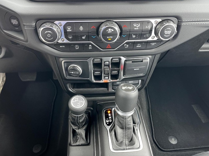 Jeep Wrangler Vehicle Full-screen Gallery Image 14