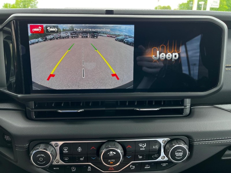 Jeep Wrangler Vehicle Full-screen Gallery Image 16