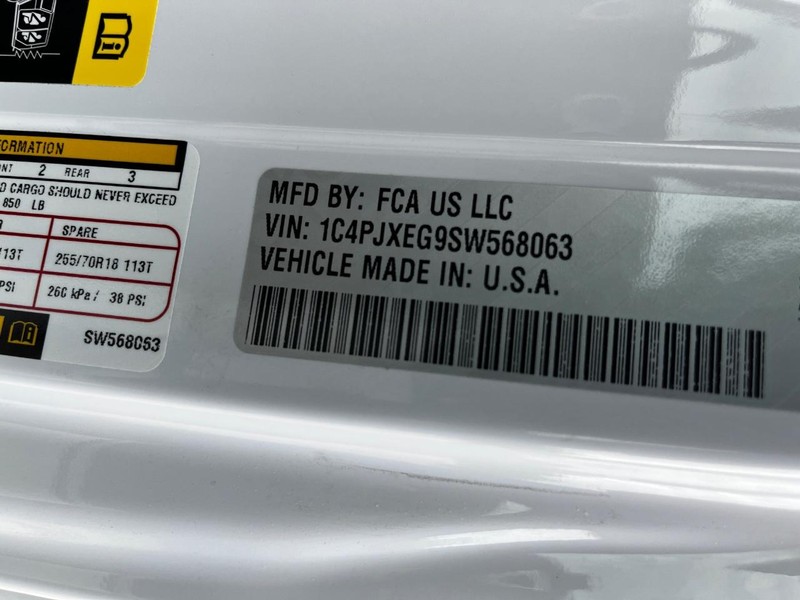 Jeep Wrangler Vehicle Full-screen Gallery Image 17