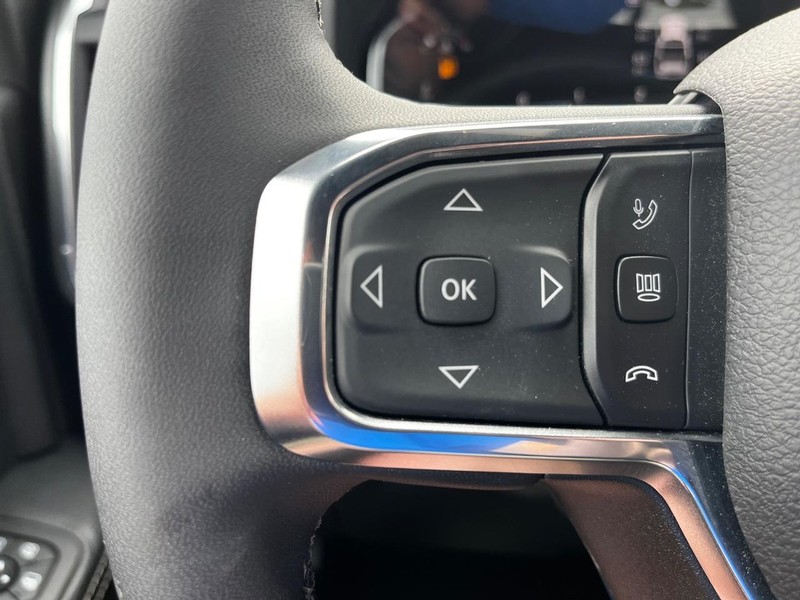 Ram 2500 Vehicle Full-screen Gallery Image 10