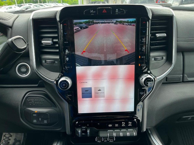 Ram 2500 Vehicle Full-screen Gallery Image 14