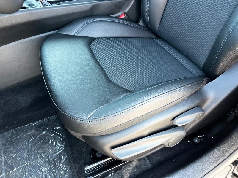 Jeep Compass Vehicle Full-screen Gallery Image 09