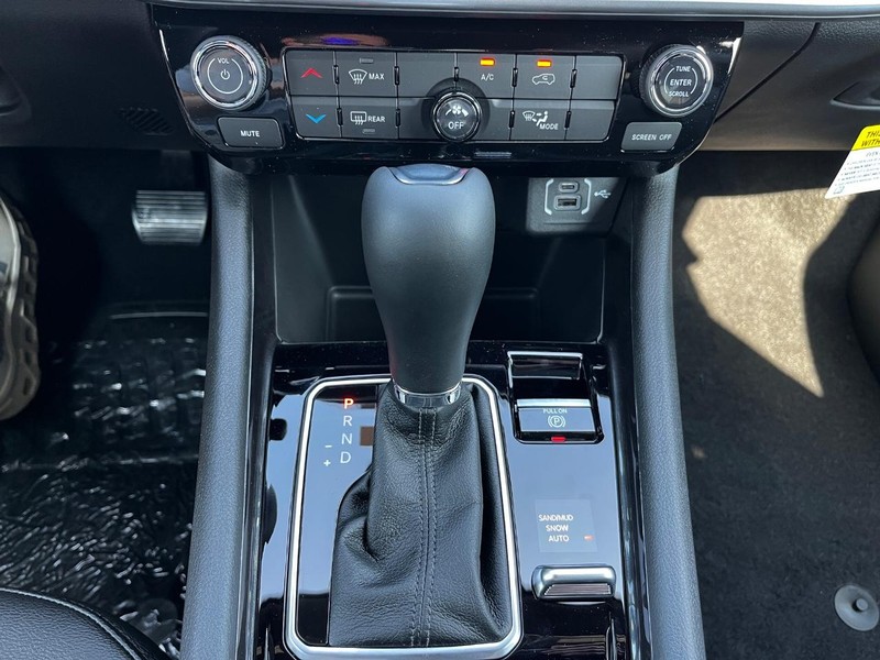 Jeep Compass Vehicle Full-screen Gallery Image 13