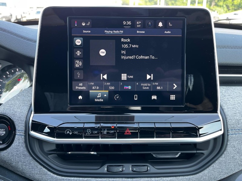 Jeep Compass Vehicle Full-screen Gallery Image 14