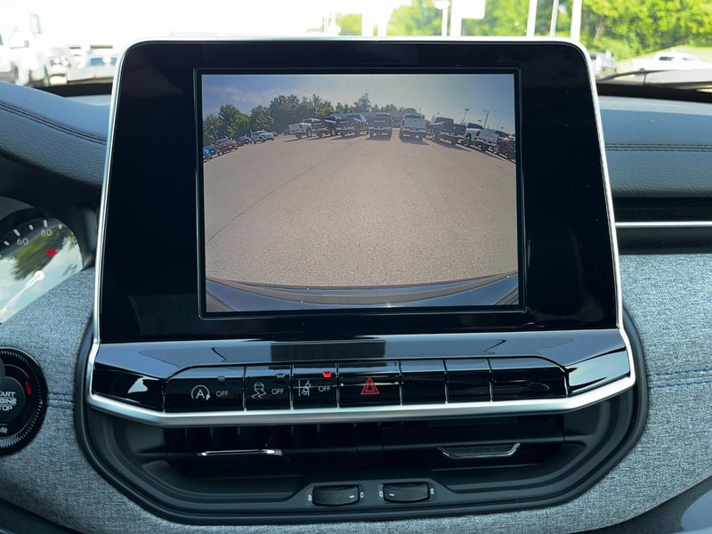 Jeep Compass Vehicle Full-screen Gallery Image 15