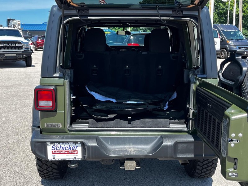 Jeep Wrangler Vehicle Full-screen Gallery Image 05