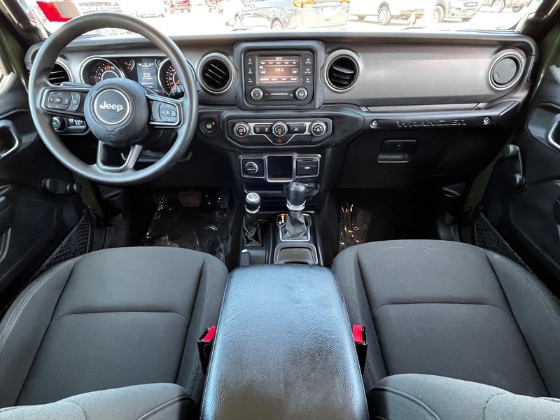 Jeep Wrangler Vehicle Full-screen Gallery Image 11