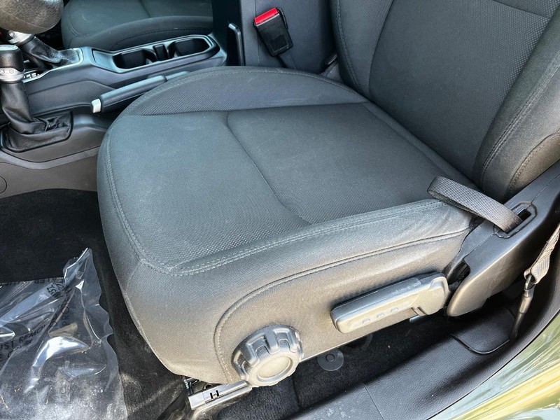 Jeep Wrangler Vehicle Full-screen Gallery Image 14