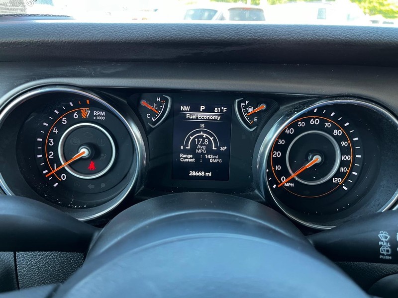 Jeep Wrangler Vehicle Full-screen Gallery Image 17