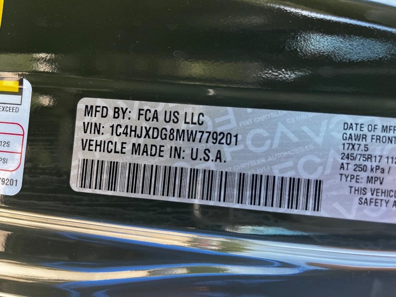 Jeep Wrangler Vehicle Full-screen Gallery Image 21