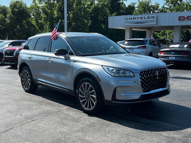 Lincoln Corsair Vehicle Full-screen Gallery Image 02