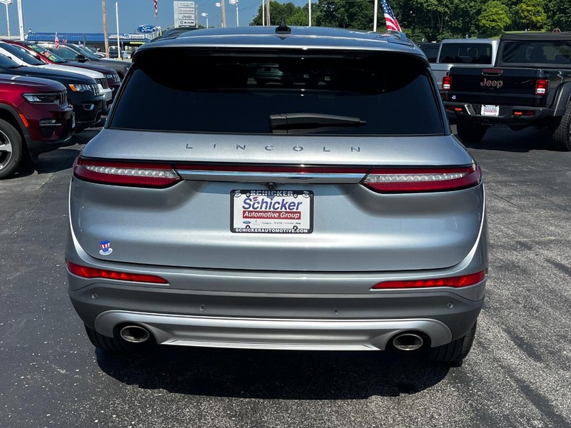 Lincoln Corsair Vehicle Full-screen Gallery Image 04