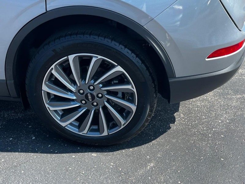 Lincoln Corsair Vehicle Full-screen Gallery Image 07