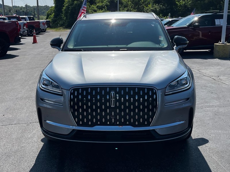 Lincoln Corsair Vehicle Full-screen Gallery Image 09