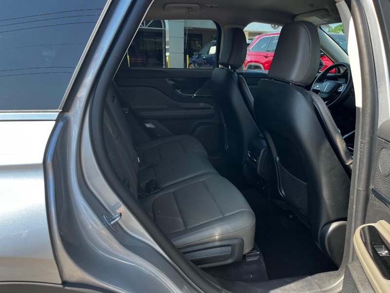 Lincoln Corsair Vehicle Full-screen Gallery Image 10