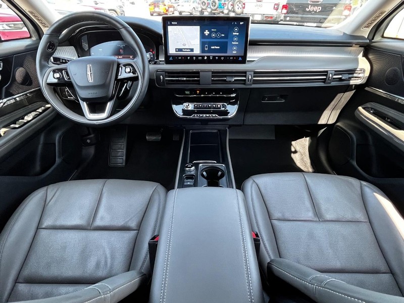 Lincoln Corsair Vehicle Full-screen Gallery Image 11