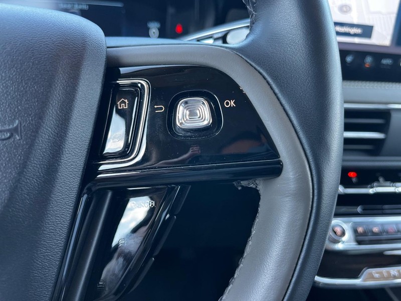 Lincoln Corsair Vehicle Full-screen Gallery Image 17