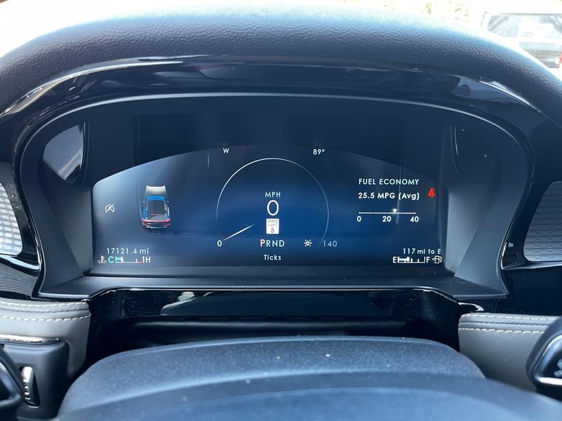 Lincoln Corsair Vehicle Full-screen Gallery Image 18