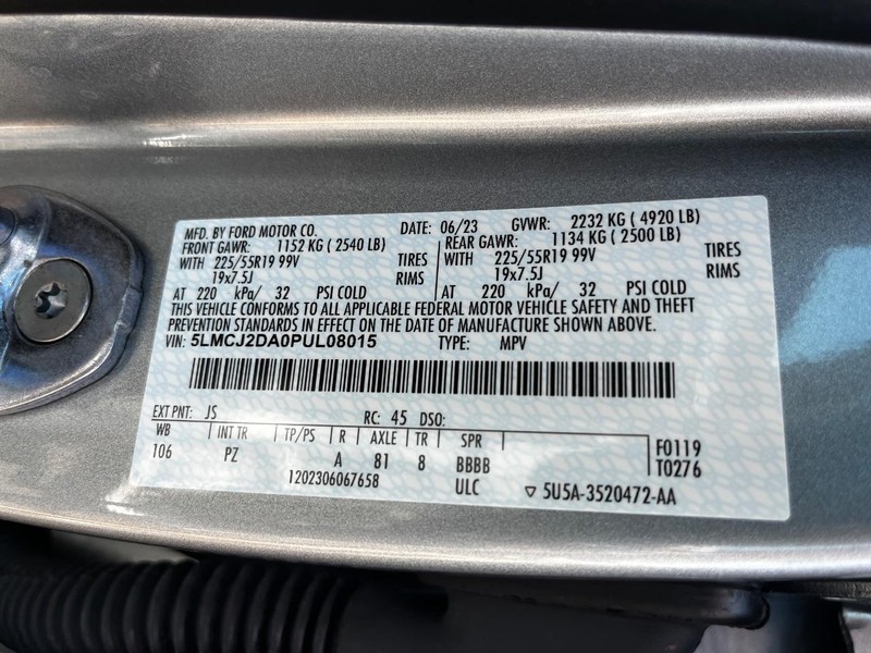 Lincoln Corsair Vehicle Full-screen Gallery Image 21