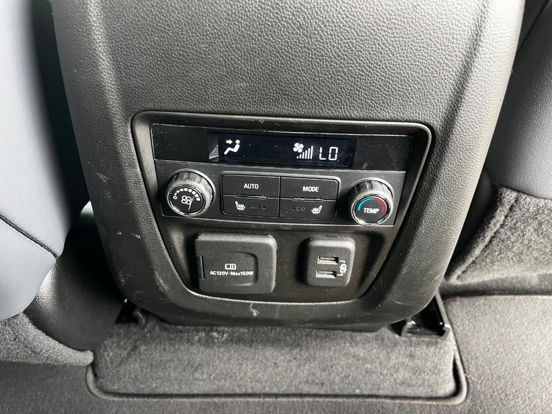 Buick Enclave Vehicle Full-screen Gallery Image 12