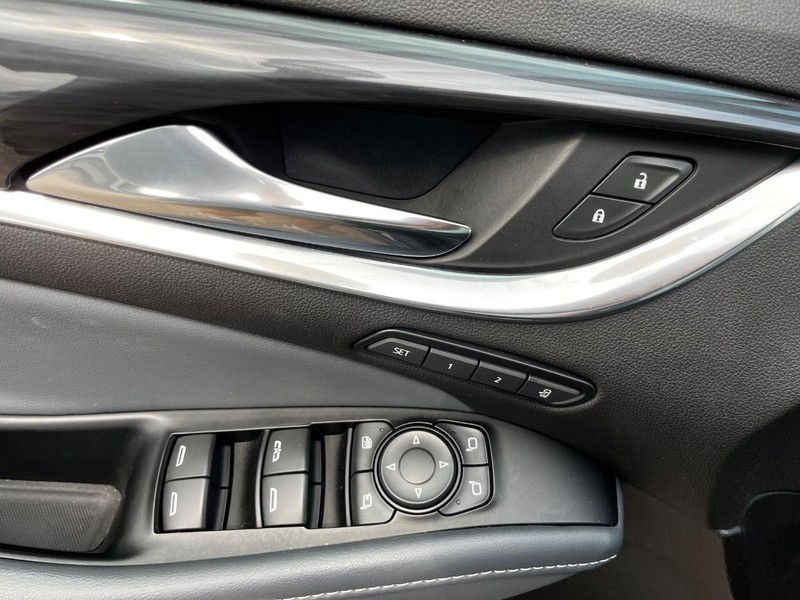 Buick Enclave Vehicle Full-screen Gallery Image 16