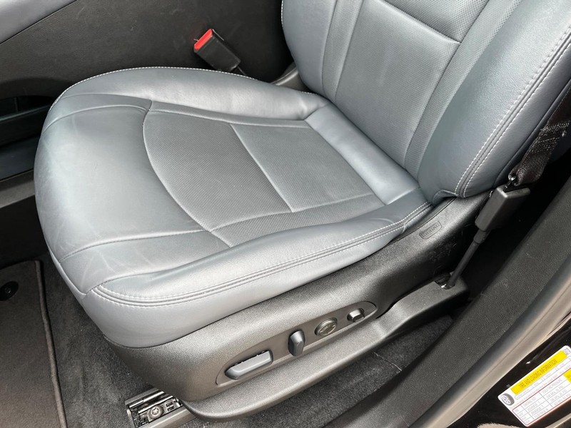 Buick Enclave Vehicle Full-screen Gallery Image 17