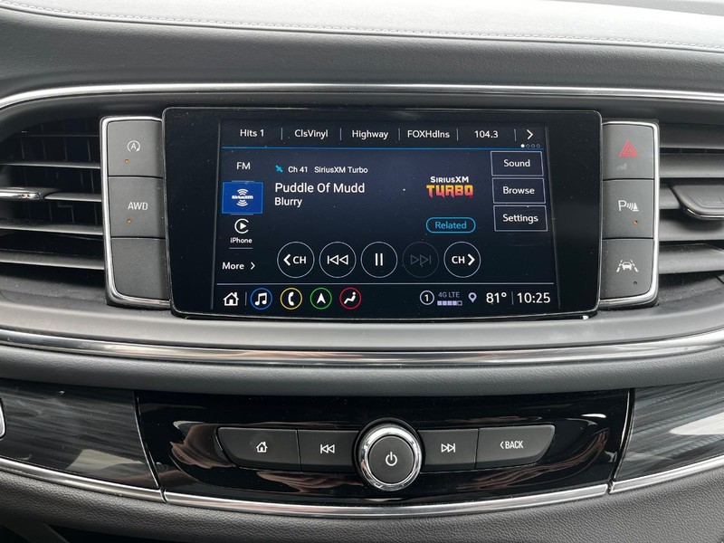 Buick Enclave Vehicle Full-screen Gallery Image 22