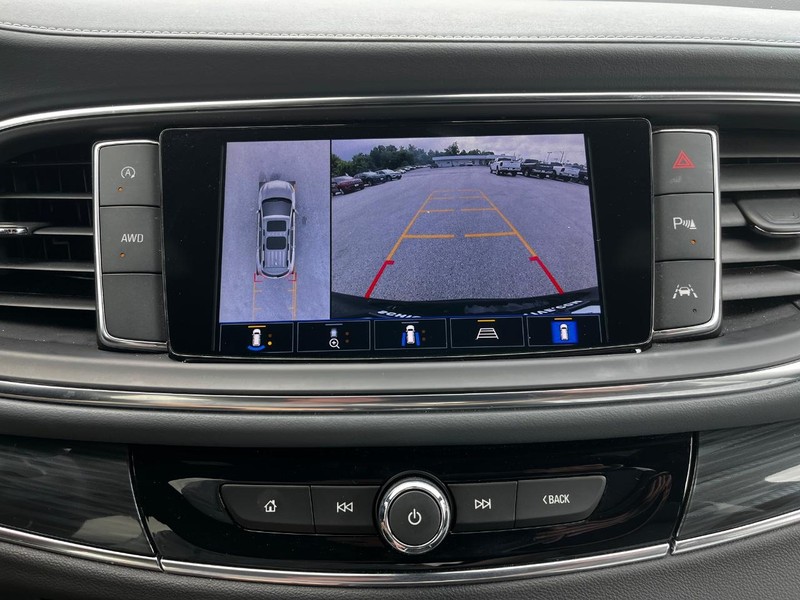 Buick Enclave Vehicle Full-screen Gallery Image 23