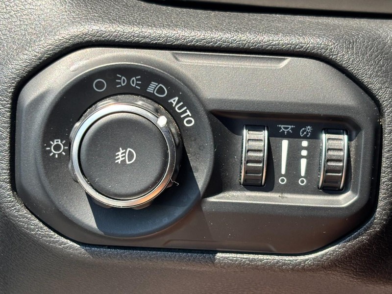 Jeep Wrangler Vehicle Full-screen Gallery Image 17