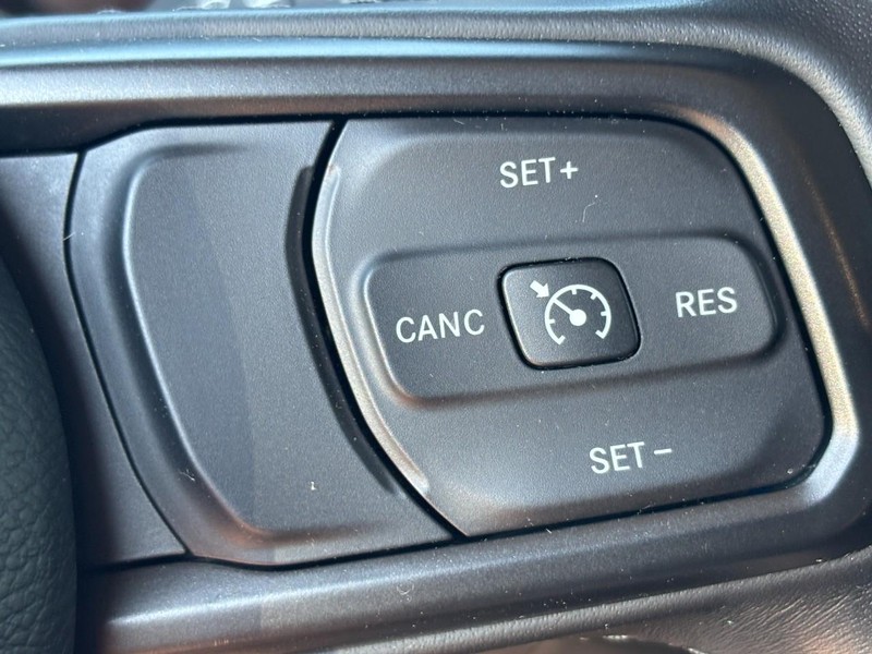 Jeep Wrangler Vehicle Full-screen Gallery Image 19