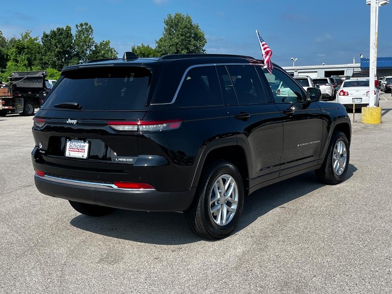 Jeep Grand Cherokee Vehicle Full-screen Gallery Image 03