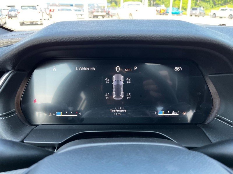 Jeep Grand Cherokee Vehicle Full-screen Gallery Image 13