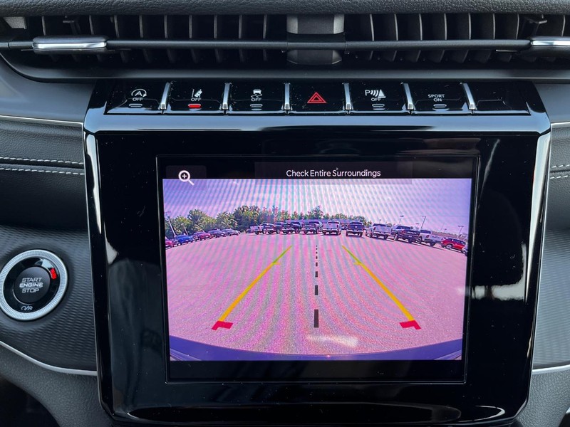 Jeep Grand Cherokee Vehicle Full-screen Gallery Image 16