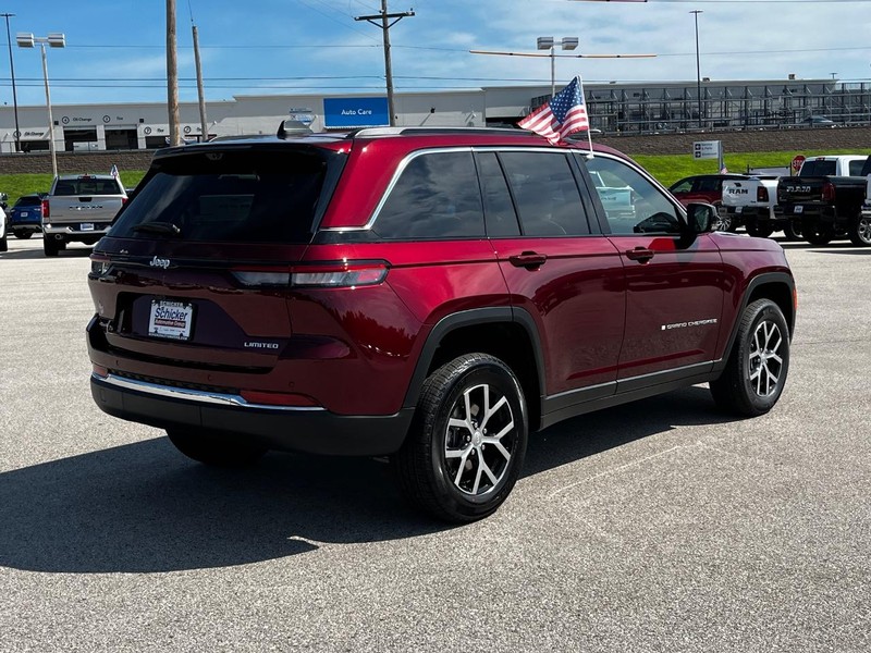 Jeep Grand Cherokee Vehicle Full-screen Gallery Image 03