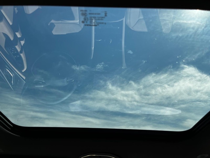 Jeep Grand Cherokee Vehicle Full-screen Gallery Image 05