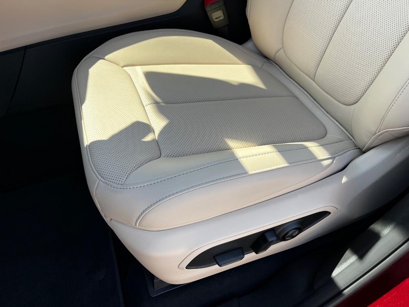 Jeep Grand Cherokee Vehicle Full-screen Gallery Image 10