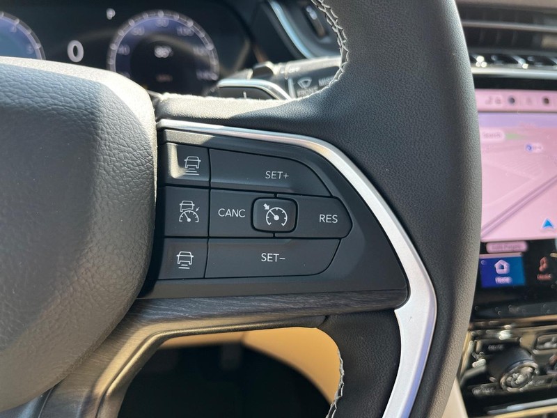 Jeep Grand Cherokee Vehicle Full-screen Gallery Image 12