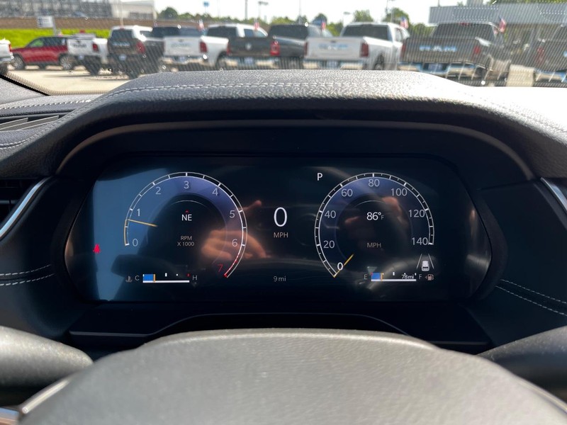 Jeep Grand Cherokee Vehicle Full-screen Gallery Image 13