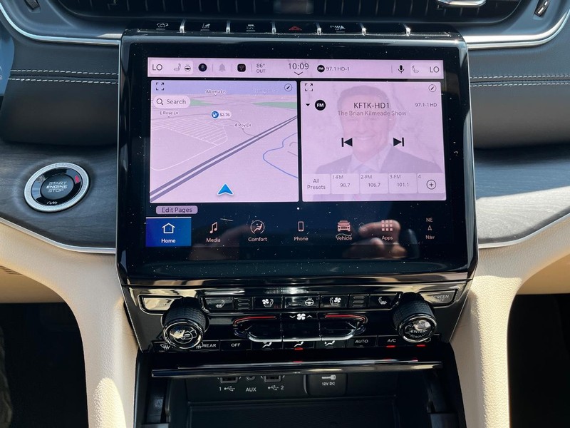 Jeep Grand Cherokee Vehicle Full-screen Gallery Image 15