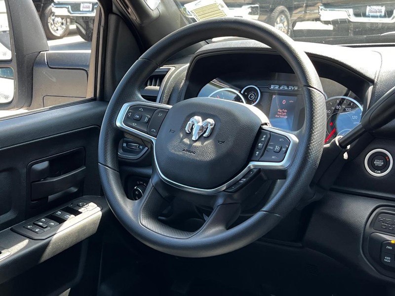 Ram 2500 Vehicle Full-screen Gallery Image 06