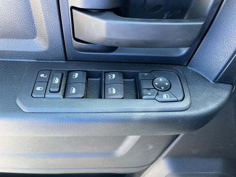 Ram 2500 Vehicle Full-screen Gallery Image 08