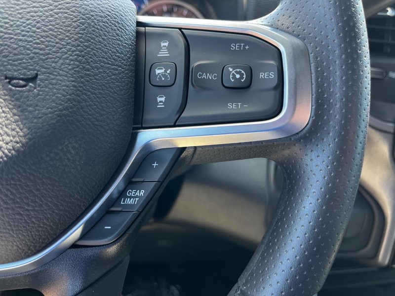 Ram 2500 Vehicle Full-screen Gallery Image 11