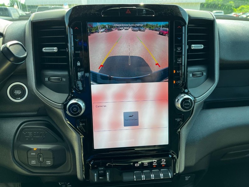 Ram 2500 Vehicle Full-screen Gallery Image 14