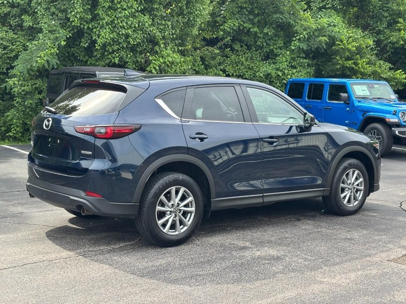 Mazda CX-5 Vehicle Full-screen Gallery Image 03